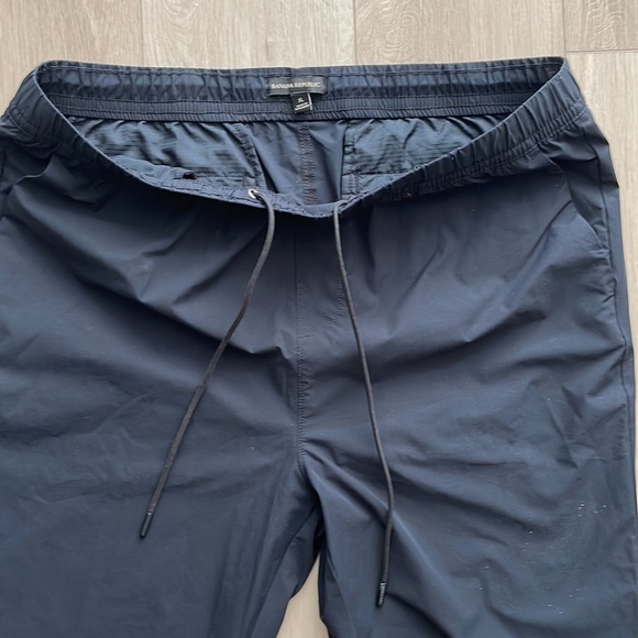Banana Republic Men’s navy blue parachute pants. Pre-owned. Like new. Size XL - Picture 3 of 13